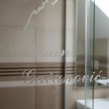 شقة Gacanovic Lux